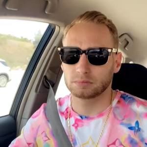 Meet your Posher, Eric